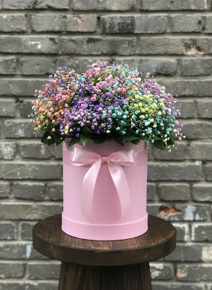 Цветочная композиция из Гипсофила и Розы в шляпной коробке в Новом Удмуртской республики