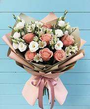Букет цветов из:  Розы, Альстромерии и Лизиантусы в Новом Удмуртской республики