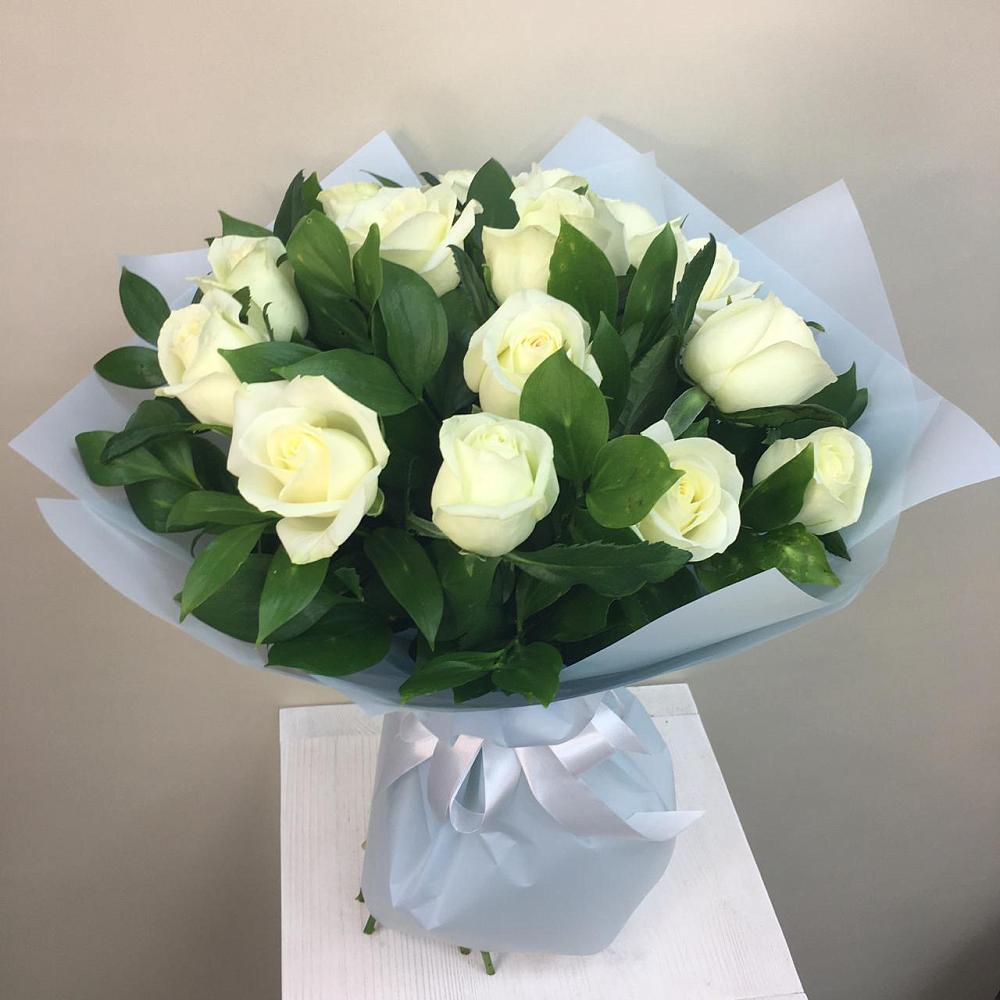 Букет 15 Белых роз Проуд в Новом Удмуртской республики