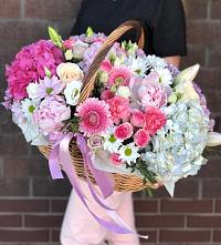 Композиция солнечный день в Новом Удмуртской республики Цветочная композиция из Розы, Хризантемы, Пионы и Лизиантусы в корзине в Новом Удмуртской республики