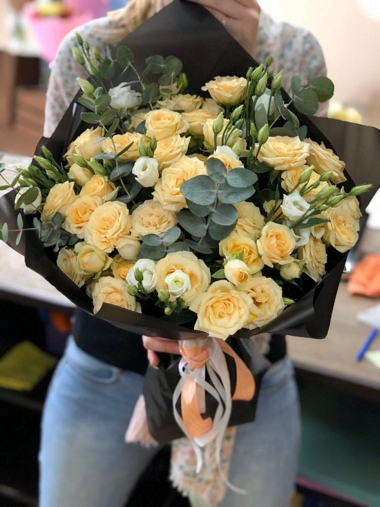 Букет цветов из: Розы и Лизиантусы в Новом Удмуртской республики