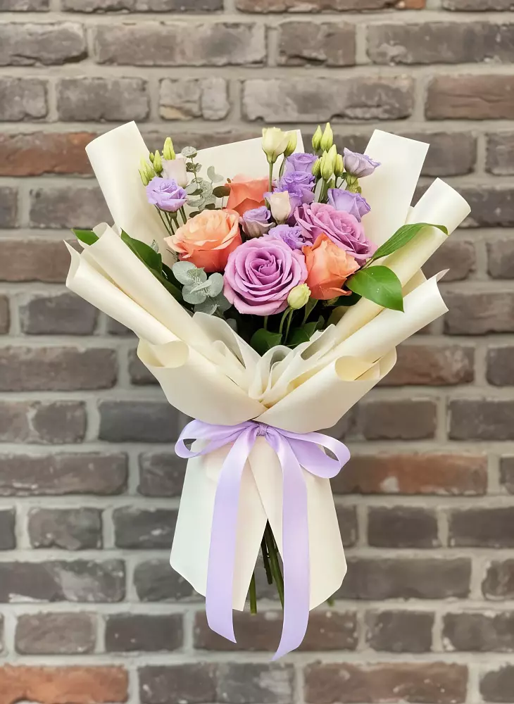 Букет цветов из: Лизиантусы и Розы в Новом Удмуртской республики