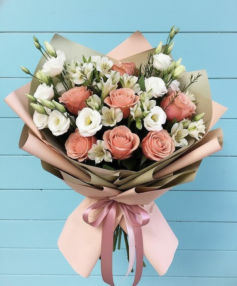 Букет цветов из: Розы, Альстромерии и Лизиантусы в Новом Удмуртской республики