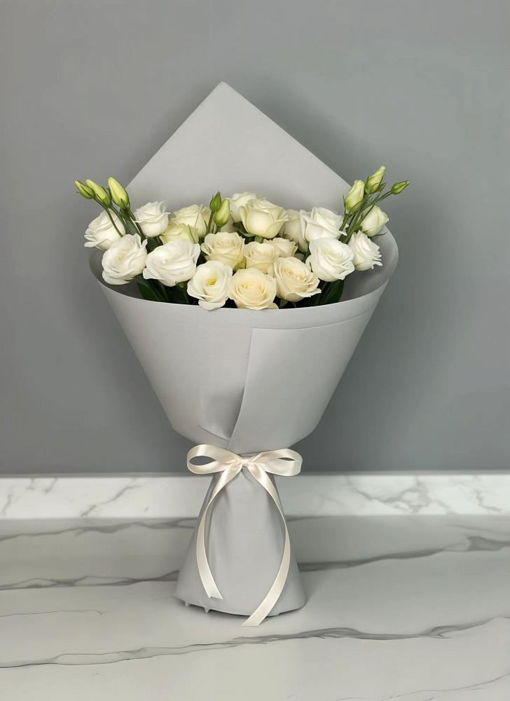 Букет цветов из: Розы и Лизиантусы в Новом Удмуртской республики