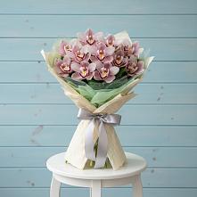 Букет цветов из:  Орхидеи и Розы в Новом Удмуртской республики
