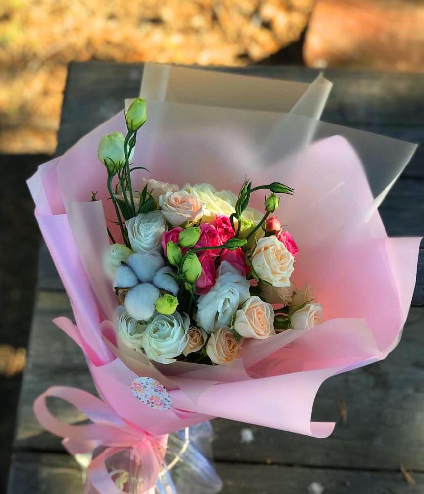 Букет цветов из: Розы и Лизиантусы в Новом Удмуртской республики