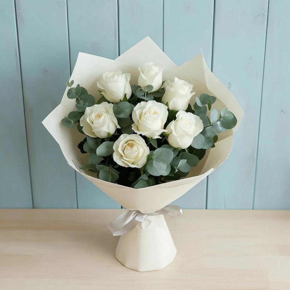 Букет Белые розы в Эвкалипте в Новом Удмуртской республики
