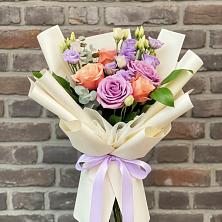 Букет цветов из:  Лизиантусы и Розы в Новом Удмуртской республики