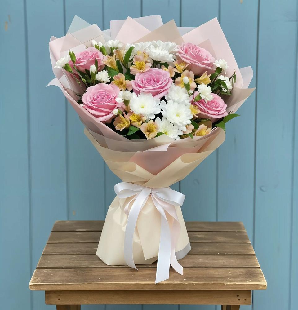 Букет цветов из: Гвоздики, Орхидеи и Розы в Новом Удмуртской республики