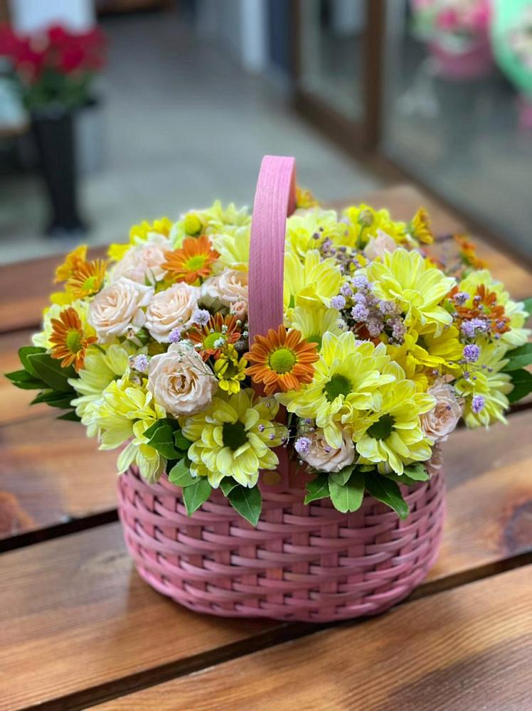 Цветочная композиция из Хризантемы и Розы в корзине в Новом Удмуртской республики