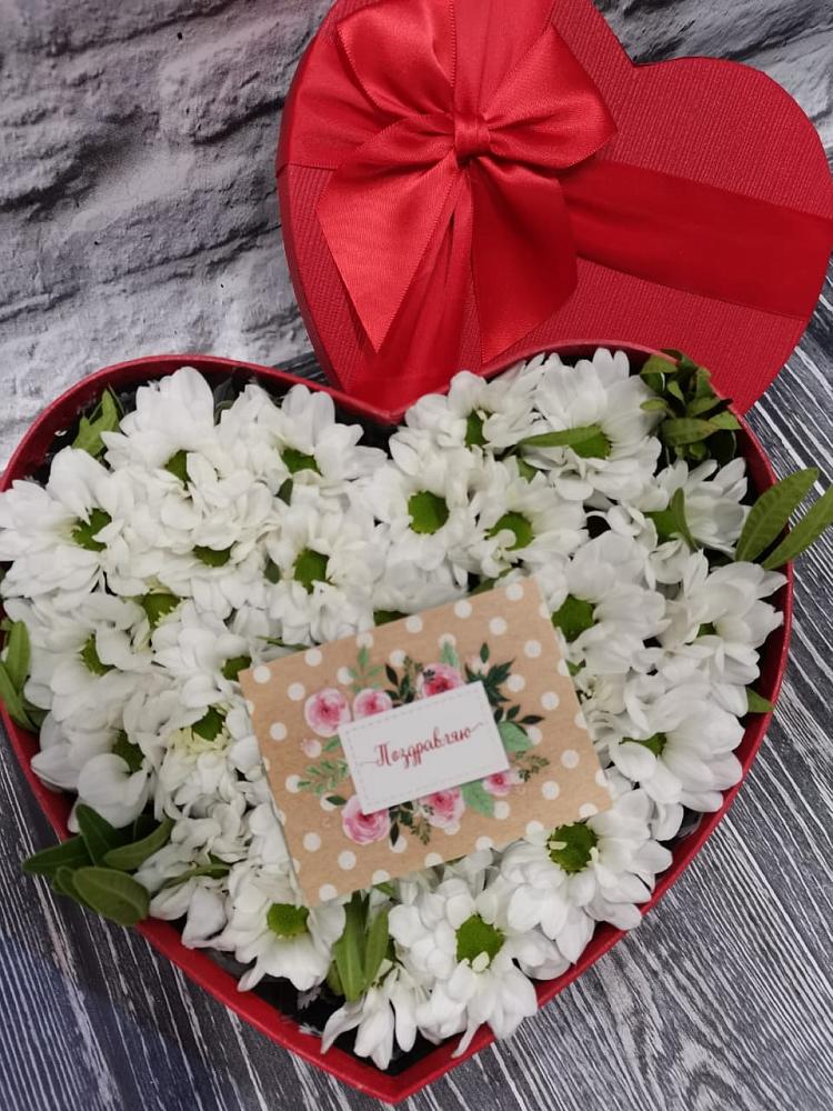 Цветочная композиция из Хризантемы в виде сердца в Новом Удмуртской республики