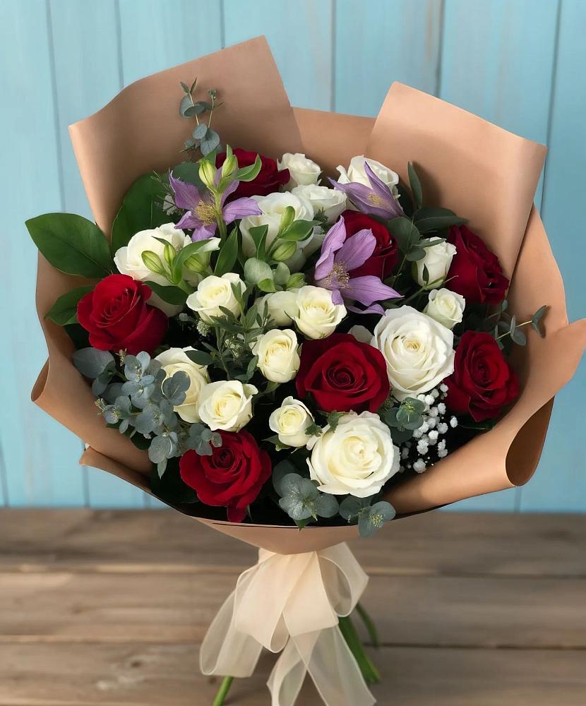 Букет цветов из: Розы и Альстромерии в Новом Удмуртской республики
